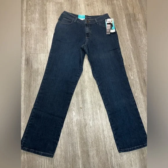 NWT Lee straight leg Jeans size 4 petite - Picture 2 of 9